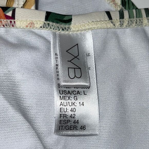 NWOT VYB Colorful Tropical Print Bikini Swim Set
Large - Picture 8 of 11